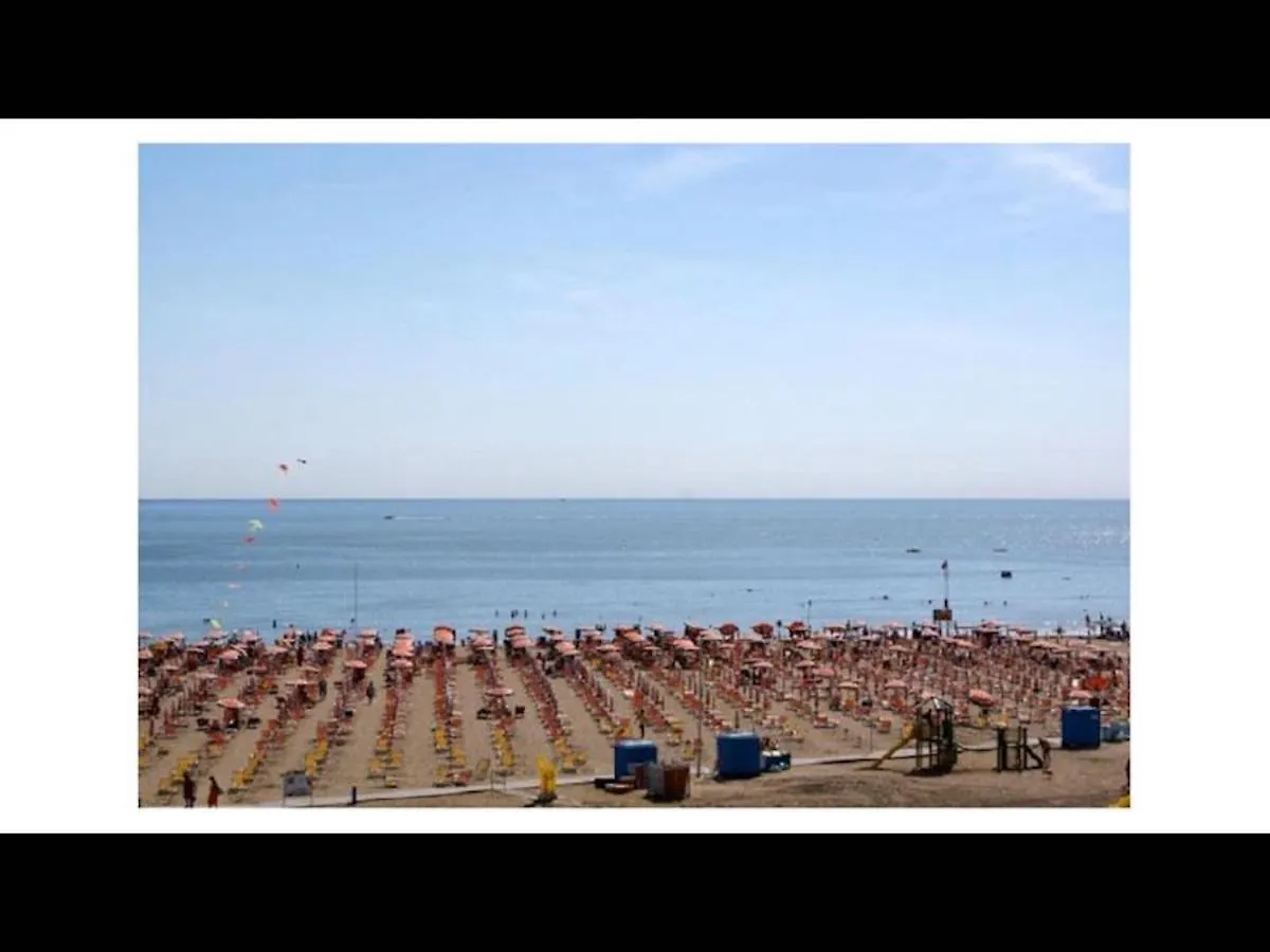Homely 1 Bedroom Flat With Side Sea View Bibione