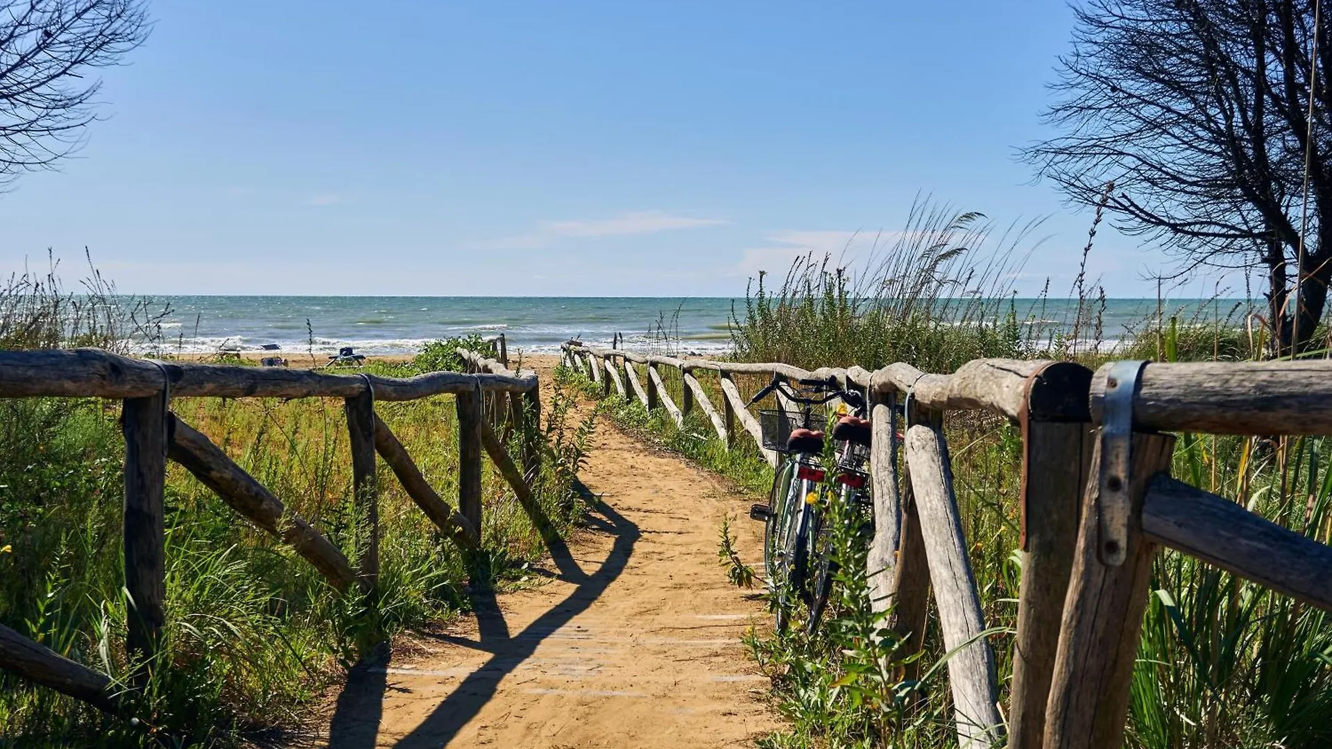 Homely 1 Bedroom Flat With Side Sea View Bibione Italy